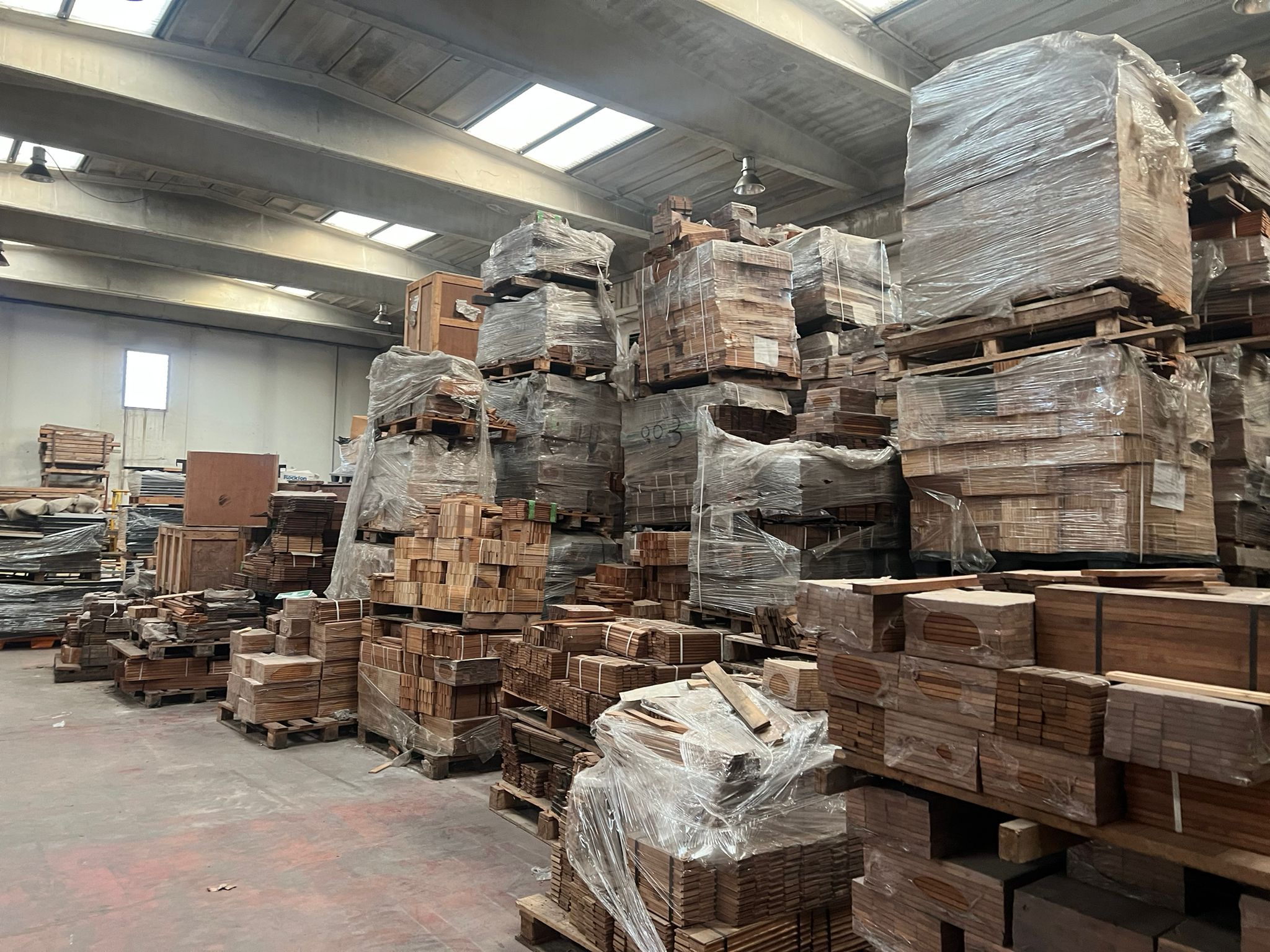 Stock legno in vendita